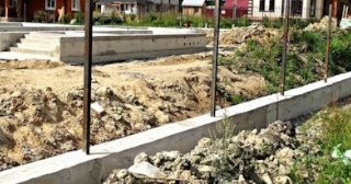 Фундамент под забор заказать в Новоалтайске - заливка фундамента для забора | от 1550 за п.м.