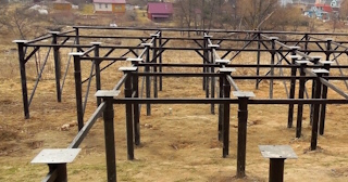 Свайный фундамент под ключ цена с установкой в Новоалтайске от 517 рублей/м2| установка свайного фундамента под дом под ключ недорого